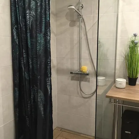 Vanapargi Residents In The Center 페르누